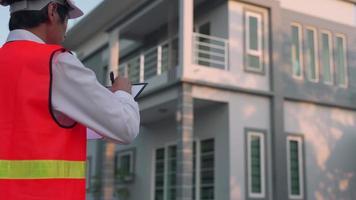 Inspection engineers are checking the exterior of the entire build before approve the construction project. The contractor checks the nonconforming points for correction. Structural Concepts. video