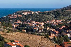 vistas desde un pequeño pueblo en el sur de francia foto