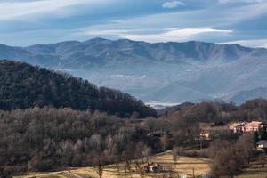 paisajes del parque nacional de la garrotxa de los pirineos foto