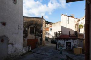 vistas desde un pequeño pueblo en el sur de francia foto