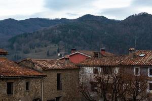 paisajes del parque nacional de la garrotxa de los pirineos foto