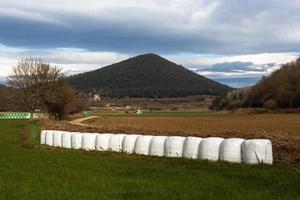 paisajes del parque nacional de la garrotxa de los pirineos foto