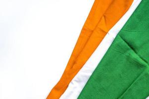 concepto para el día de la independencia india y el día de la república, bandera india tricolor sobre fondo blanco foto