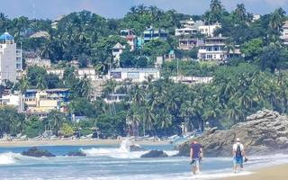 puerto escondido oaxaca mexico 2022 sol playa gente olas y botes en puerto escondido mexico. foto