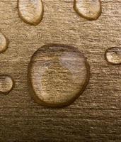 gotas de agua sobre una superficie solida