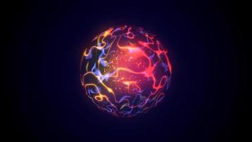um planeta redondo com um núcleo derretido no centro no espaço, uma esfera estelar com um campo de energia luminosa mágica de fogo do plasma. fundo abstrato. vídeo em 4k de alta qualidade, design de movimento video