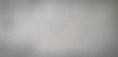 Muro de hormigón gris o cemento gris para fondo en tono blanco y negro. papel tapiz retro o áspero y textura del concepto de superficie. color monocromático foto
