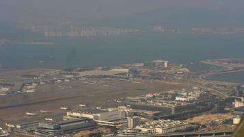 hong kong 8 de noviembre de 2019 - vista aérea cruce de la calle bowring con nathan road, lapso de tiempo. vista desde hotel prudencial