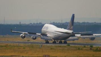 FRANKFURT AM MAIN, GERMANY JULY 20, 2017 - United Airlines Boeing 747 Jumbo braking after landing. Fraport, Frankfurt, Germany video