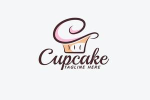 un logotipo de cupcake simple con una combinación de un cupcake y la letra c para cualquier negocio, especialmente para panadería, cafetería, pastelería, etc. vector