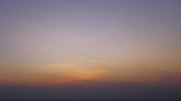 time-lapse van majestueuze zonsopgang landschap mooie wolk en lucht natuur landschap scence. 4k beeldmateriaal. video