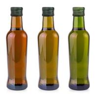 conjunto de botellas con aceite de oliva sobre fondo blanco foto