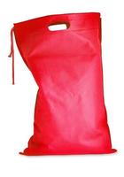 bolsa de tela roja aislada sobre fondo blanco con trazado de recorte foto