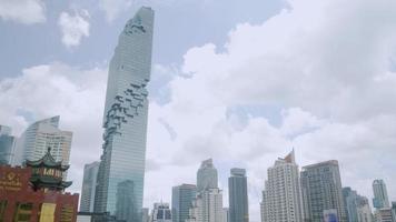 26 de marzo de 2022 bangkok, tailandia vista de la ciudad de bangkok con un edificio alto video