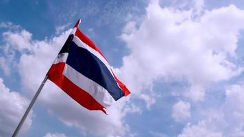 bandera de tailandia ondeando en las imágenes de video de la mañana