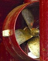 palas de hélice de un viejo barco. de cerca foto