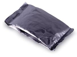 Embalaje de bolsa con cremallera de lámina negra sobre fondo blanco. foto