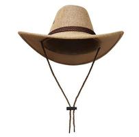 Sombrero de estilo vaquero con cadena aislado sobre fondo blanco.