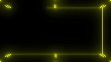 marco de neón brillante abstracto en amarillo. el movimiento de la línea luminosa de neón a lo largo de un camino. espectáculo de láser sobre fondo negro. serpenteado video