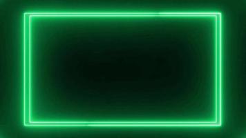 marco de neón brillante abstracto en verde. el movimiento de la línea luminosa de neón a lo largo de un camino. espectáculo de láser sobre fondo negro. serpenteado video