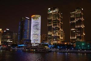 vista nocturna de shanghai, china foto