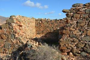 piedras de las ruinas. muro de piedra, españa foto