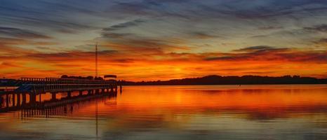 noche en el lago mueritz en el distrito de los lagos de mecklemburgo, alemania foto