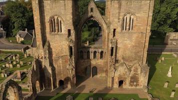 ruina de la catedral medieval de elgin en escocia video