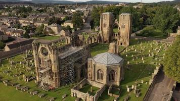 ruina de la catedral medieval de elgin en escocia video