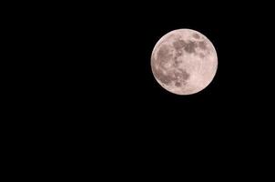 vista cercana de la luna foto