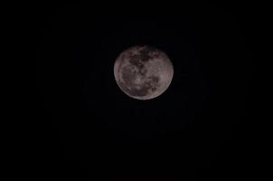 vista cercana de la luna foto