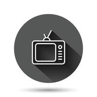 icono de tv en estilo plano. ilustración de vector de señal de televisión sobre fondo redondo negro con efecto de sombra larga. concepto de negocio de botón de círculo de canal de video.
