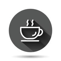 icono de taza de café en estilo plano. ilustración de vector de té caliente sobre fondo redondo negro con efecto de sombra larga. concepto de negocio de botón de círculo de taza de bebida.