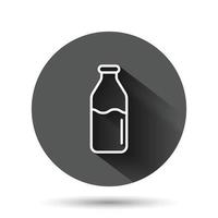 icono de botella de leche en estilo plano. Ilustración de vector de matraz sobre fondo redondo negro con efecto de sombra larga. concepto de negocio de botón de círculo de contenedor de bebida.