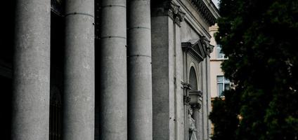 columnas clásicas del edificio antiguo foto