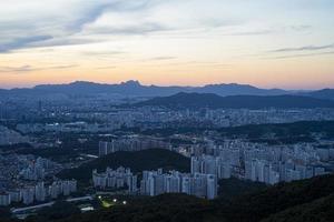 paisaje de apartamentos en seúl, corea foto