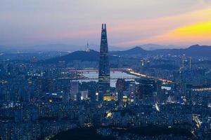 paisaje de apartamentos en seúl, corea foto