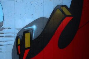 un fragmento de grafiti detallado de un dibujo realizado con pinturas en aerosol sobre una pared de baldosas de hormigón. imagen de fondo del arte callejero en cálidos tonos rojos foto