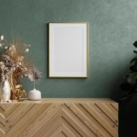 marco de fotos de maqueta pared verde oscuro montado en el gabinete de madera.