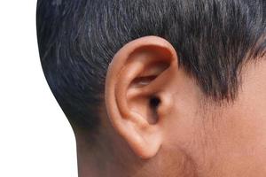 oreja la oreja de un hombre su parte del cuerpo ayuda a escuchar las ondas sonoras. foto