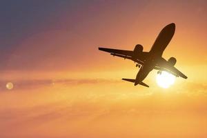 avión de pasajeros aumenta porque viaja más gente foto