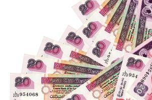 Los billetes de 20 rupias de Sri Lanka se encuentran en un orden diferente aislado en blanco. concepto de banca local o hacer dinero foto