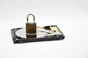 disco duro tipo plato de 2,5 pulgadas, concepto de protección de datos foto