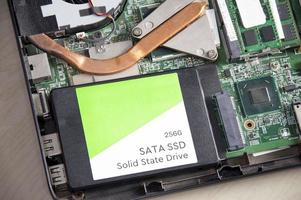 Las unidades SSD ahora son una actualización popular para las computadoras más antiguas. foto