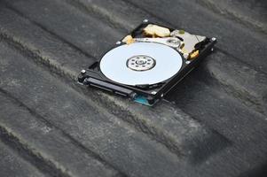 Las imágenes de disco duro tipo disco giratorio de 2,5 pulgadas todavía se usan comúnmente en la actualidad.