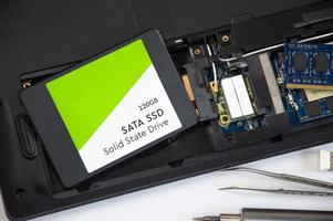 2.5-inch SSD hard drives, nowadays, are in great demand. photo