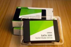 2.5-inch SSD hard drives, nowadays, are in great demand. photo