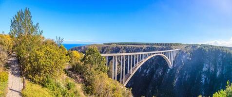 vista del puente bloukrans en sudáfrica foto