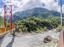 vista panorámica sobre el área del templo xiangde en taiwán en verano foto