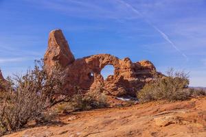 imagen panorámica de las maravillas naturales y geológicas del parque nacional arches en utah en invierno foto